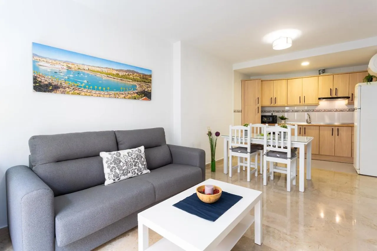 Holidays2Malaga Capuchinos French Balconies, Private Parking, Wifi & Air Con 0*, Malaga