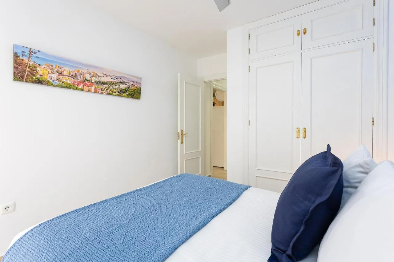 Holidays2Malaga Capuchinos French Balconies, Private Parking, Wifi & Air Con