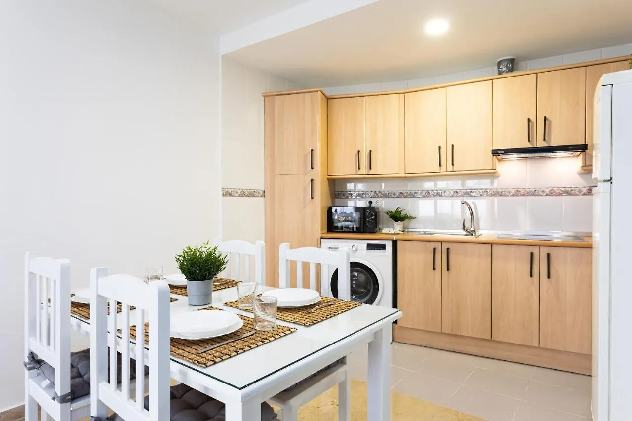 Holidays2Malaga Capuchinos French Balconies, Private Parking, Wifi & Air Con Apartment Malaga