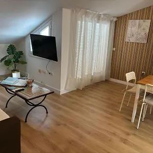 https://apartamentos-maribel-malaga.hotelsinnerja.org