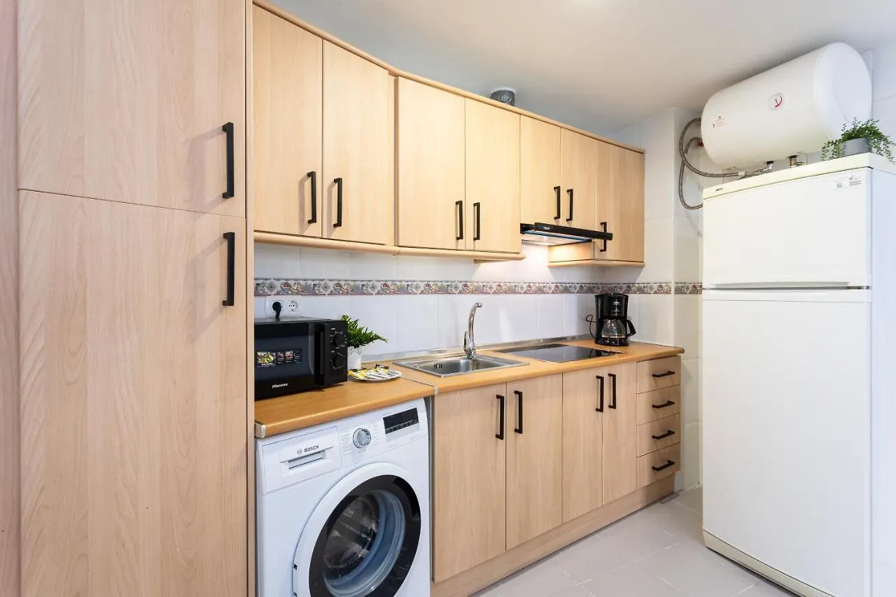 Holidays2Malaga Capuchinos French Balconies, Private Parking, Wifi & Air Con Apartment