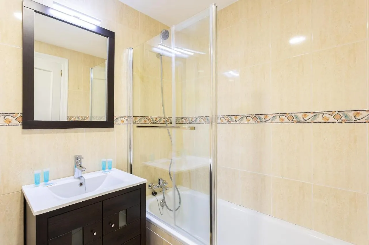 Apartment Holidays2Malaga Capuchinos French Balconies, Private Parking, Wifi & Air Con